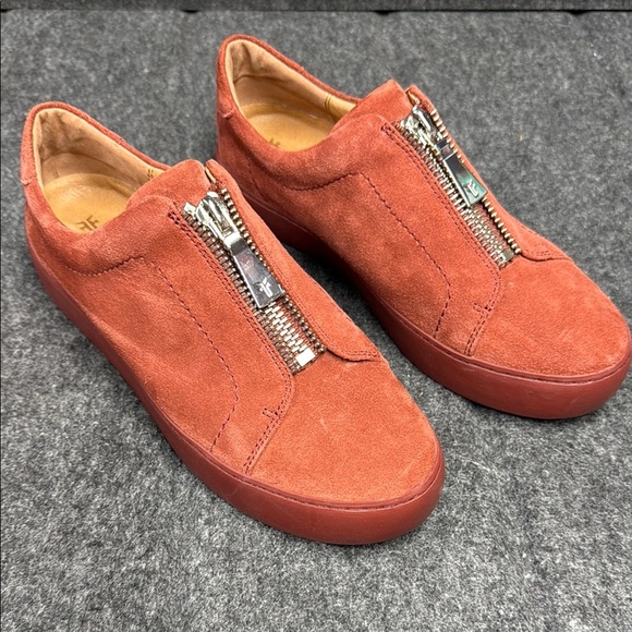 Freya Brown Sneakers with Minimalist Design and Rubber Sole - Picture 1 of 8